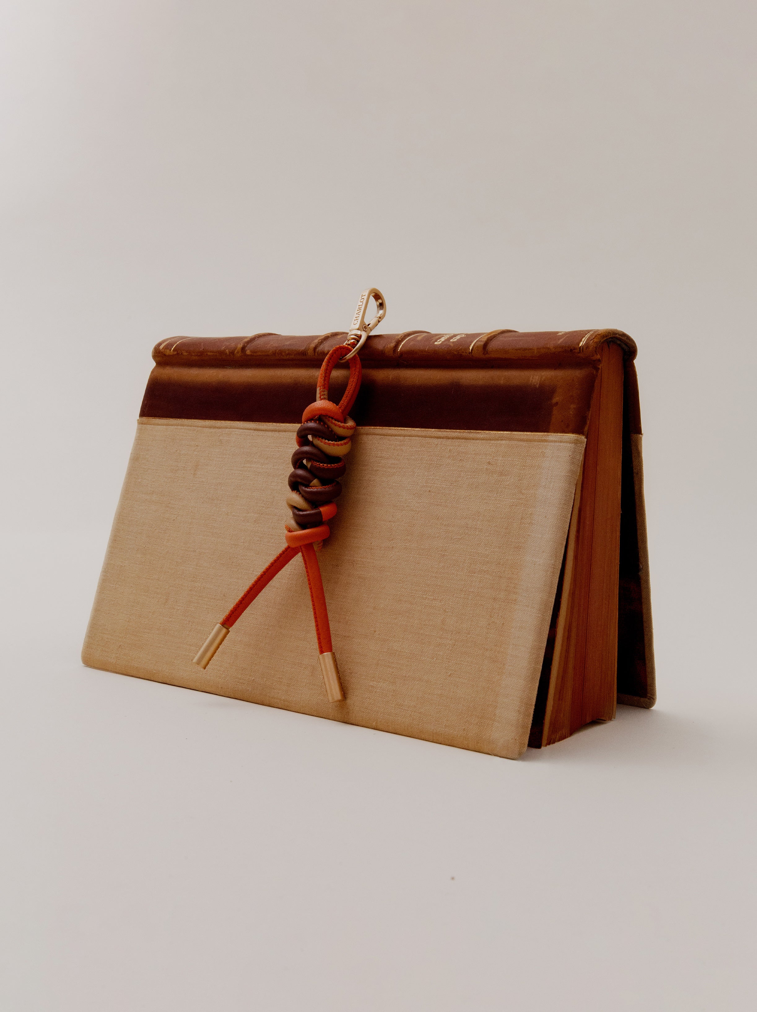 Bag Charm Noga Cuir Tressé VRAI x CHARLOT Pumpkin